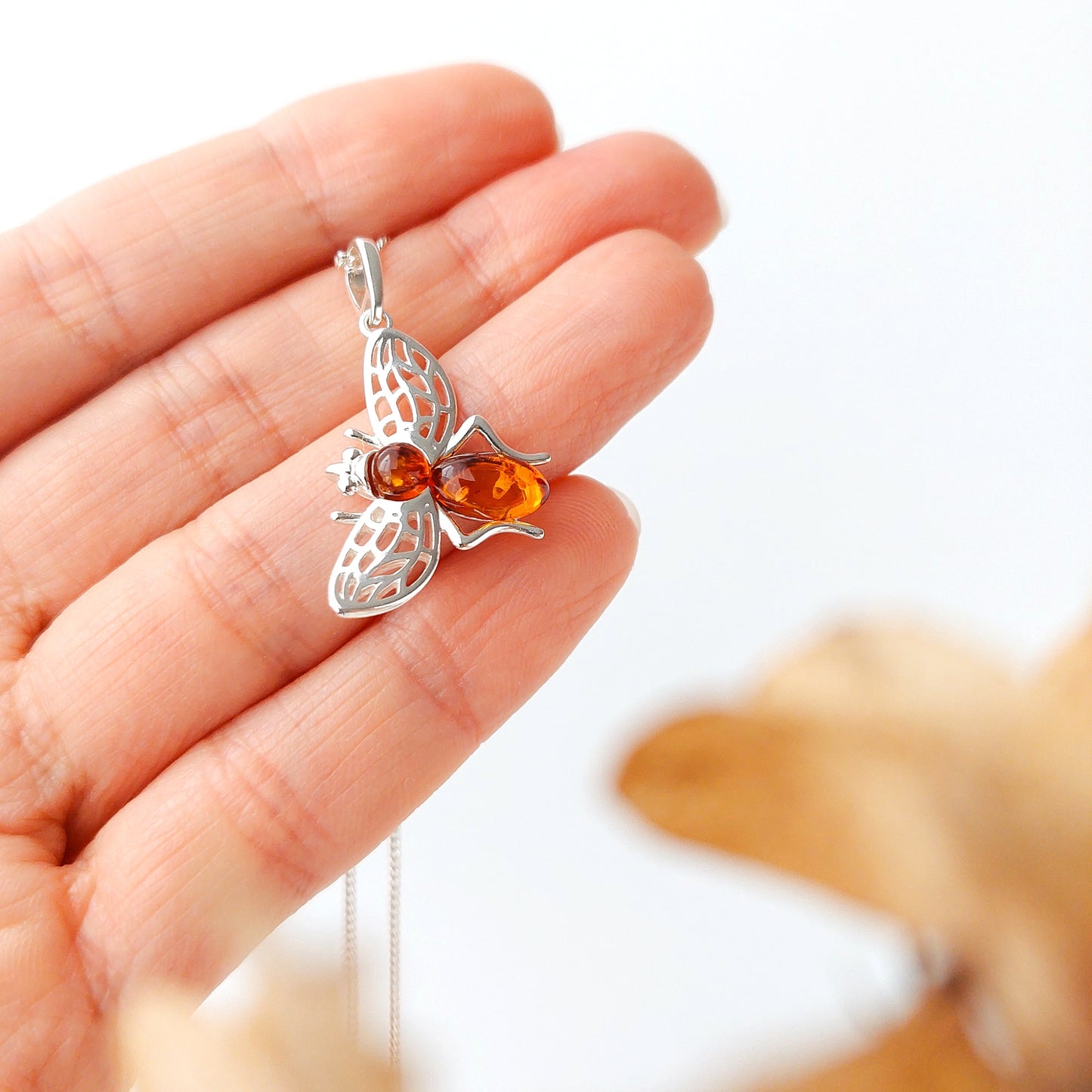 Bee necklace with Amber, honey bee, 925 Sterling Silver bee gifts, birthday gifts, bee jewelry, bumble bee, nature jewelry, gifts for mom