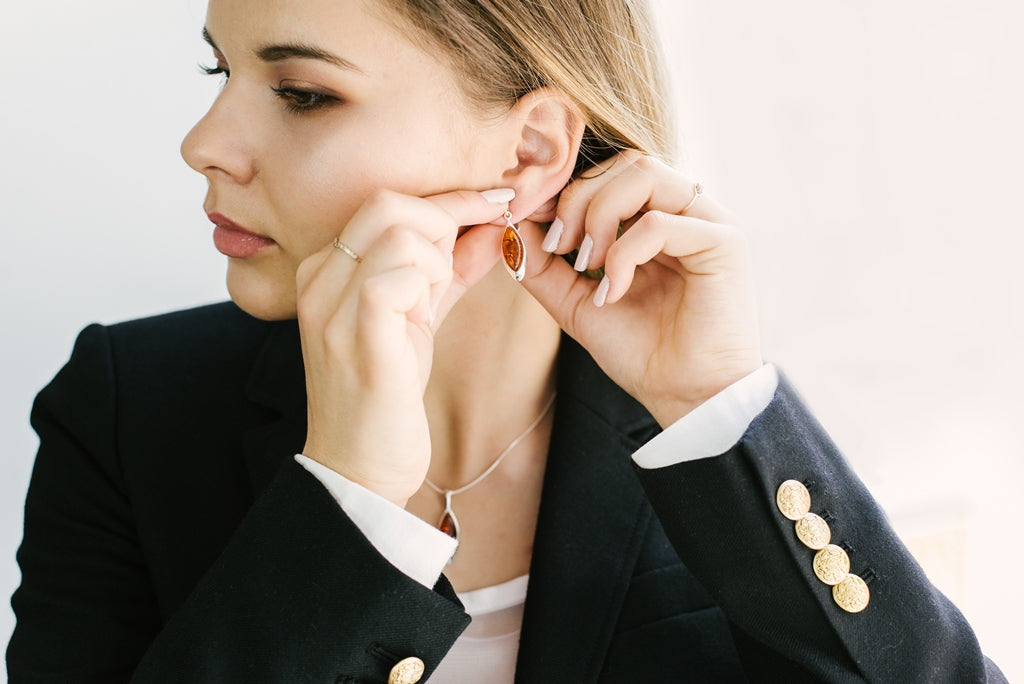 Simple Silver Amber Pendant Necklace