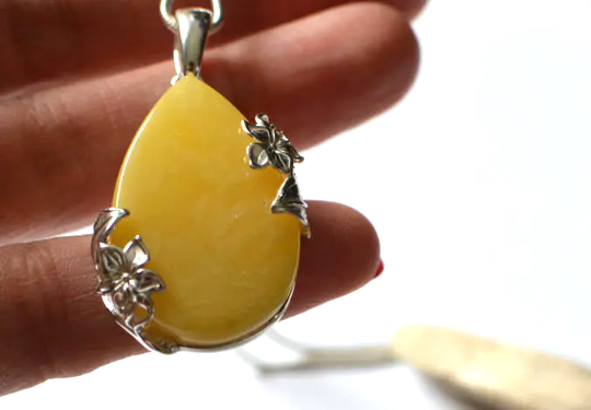 Yellow Amber Floral Pendant Necklace