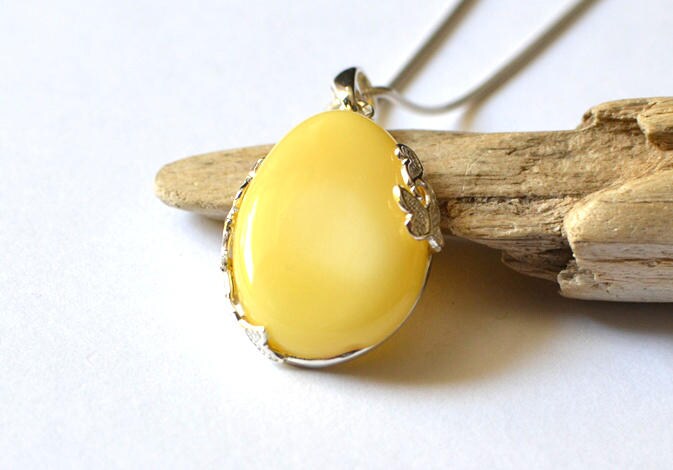 Butterfly silver chain necklace, stone Pendant, stone Necklace, natural jewelry, Protection Amulet Gemstone Jewelry, Nature Stone Pendant