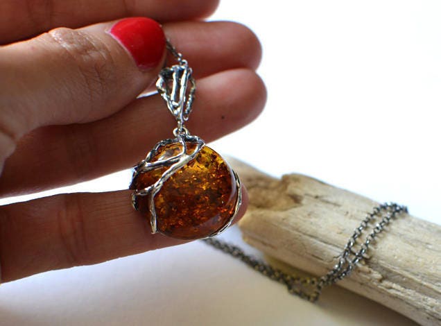 Chain Amber Pendant Necklace