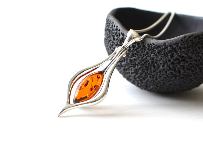 Modern Amber Jewelry Set