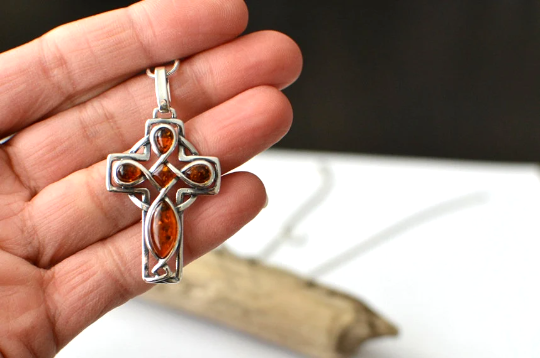 Mens cross, amber cross, cross necklace, cross amber silver, Karuba, Karuba amber, karubaamber, amberkaruba, Amber, Silver,jewelry, Jewellery gift, Anhänger mit Bernstein Kreuz, Bernsteinkreuz, Bernsteinschmuck, Baltischer Bernstein, Bernstein, Bernstein Sterling-Silber 925