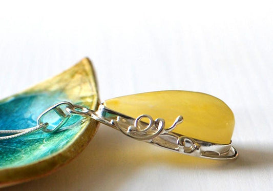 Yellow Amber Pendant Necklace