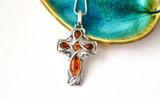 Mens cross, amber cross, cross necklace, cross amber silver, Karuba, Karuba amber, karubaamber, amberkaruba, Amber, Silver,jewelry, Jewellery gift, Anhänger mit Bernstein Kreuz, Bernsteinkreuz, Bernsteinschmuck, Baltischer Bernstein, Bernstein, Bernstein Sterling-Silber 925